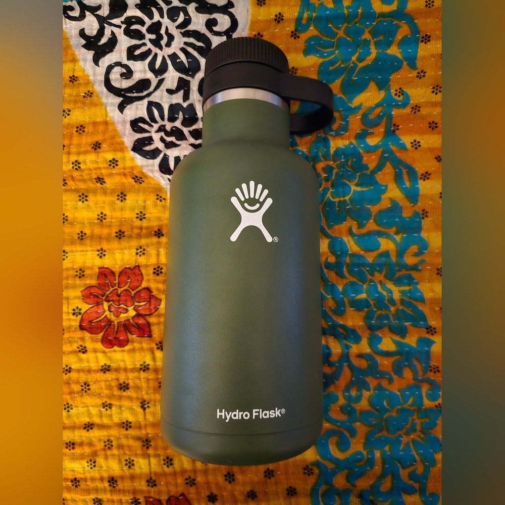 Hydro Flask 64oz Growler